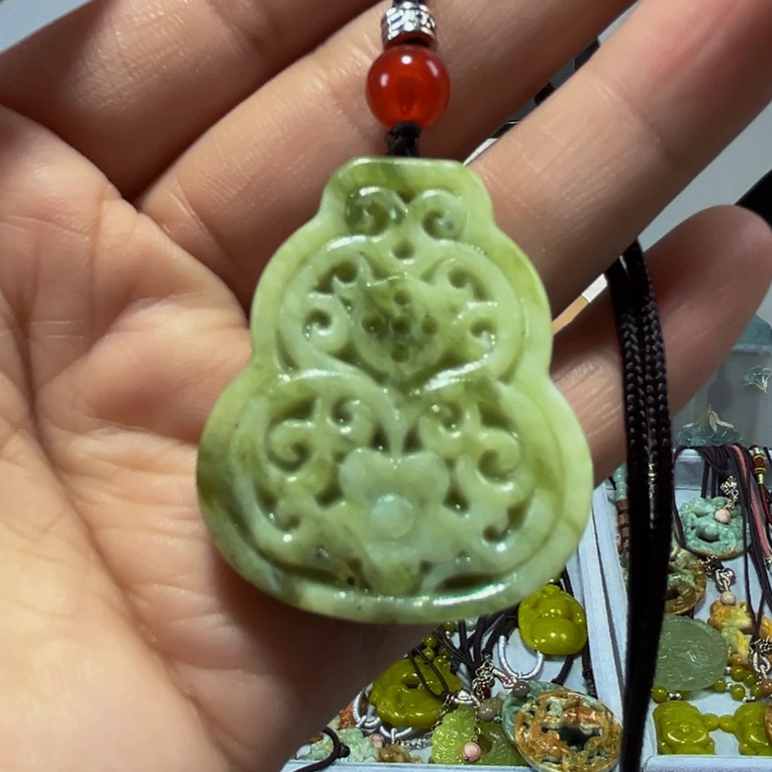 蛇纹石玉未镶嵌颈饰