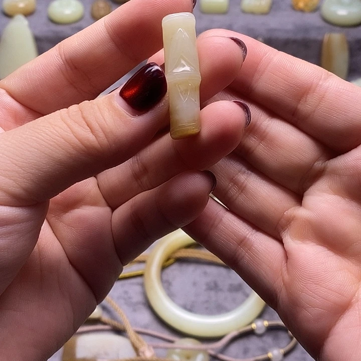 和田玉（糖玉）未镶嵌颈饰