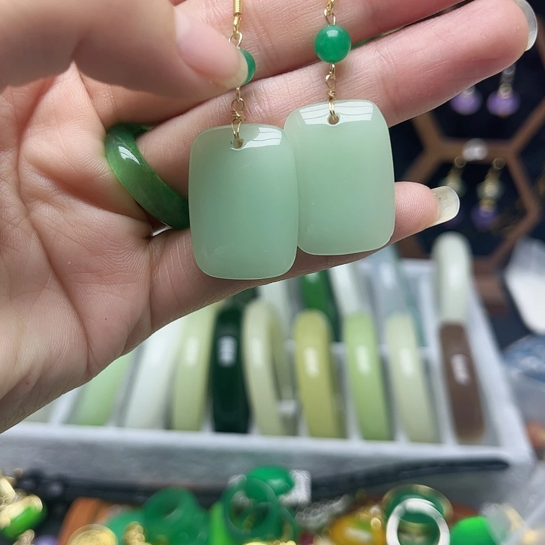 翡翠未镶嵌耳饰无事牌