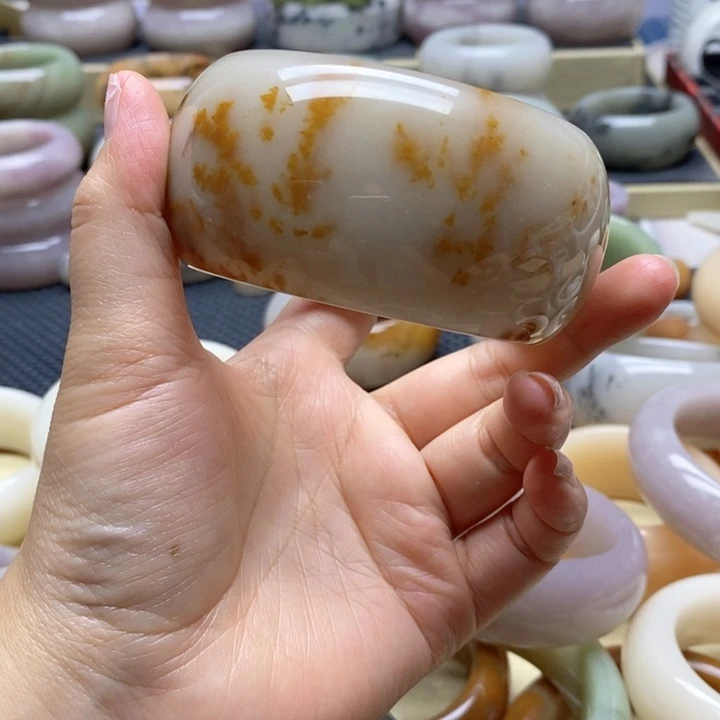 未镶嵌手镯石英岩玉