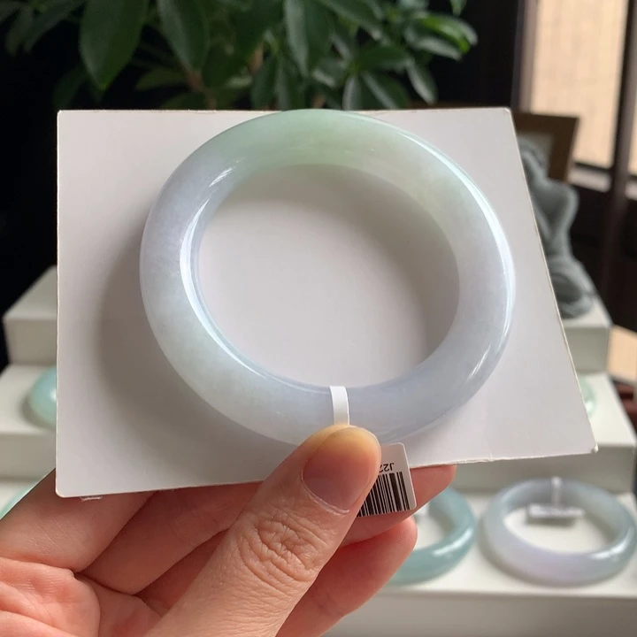 翡翠手镯未镶嵌圆条56.5