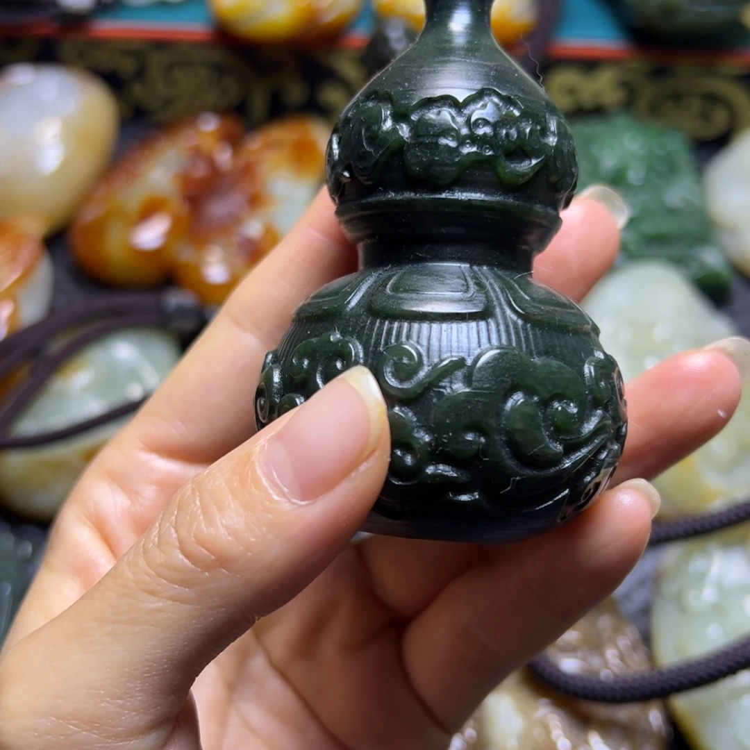 和田玉未镶嵌把件