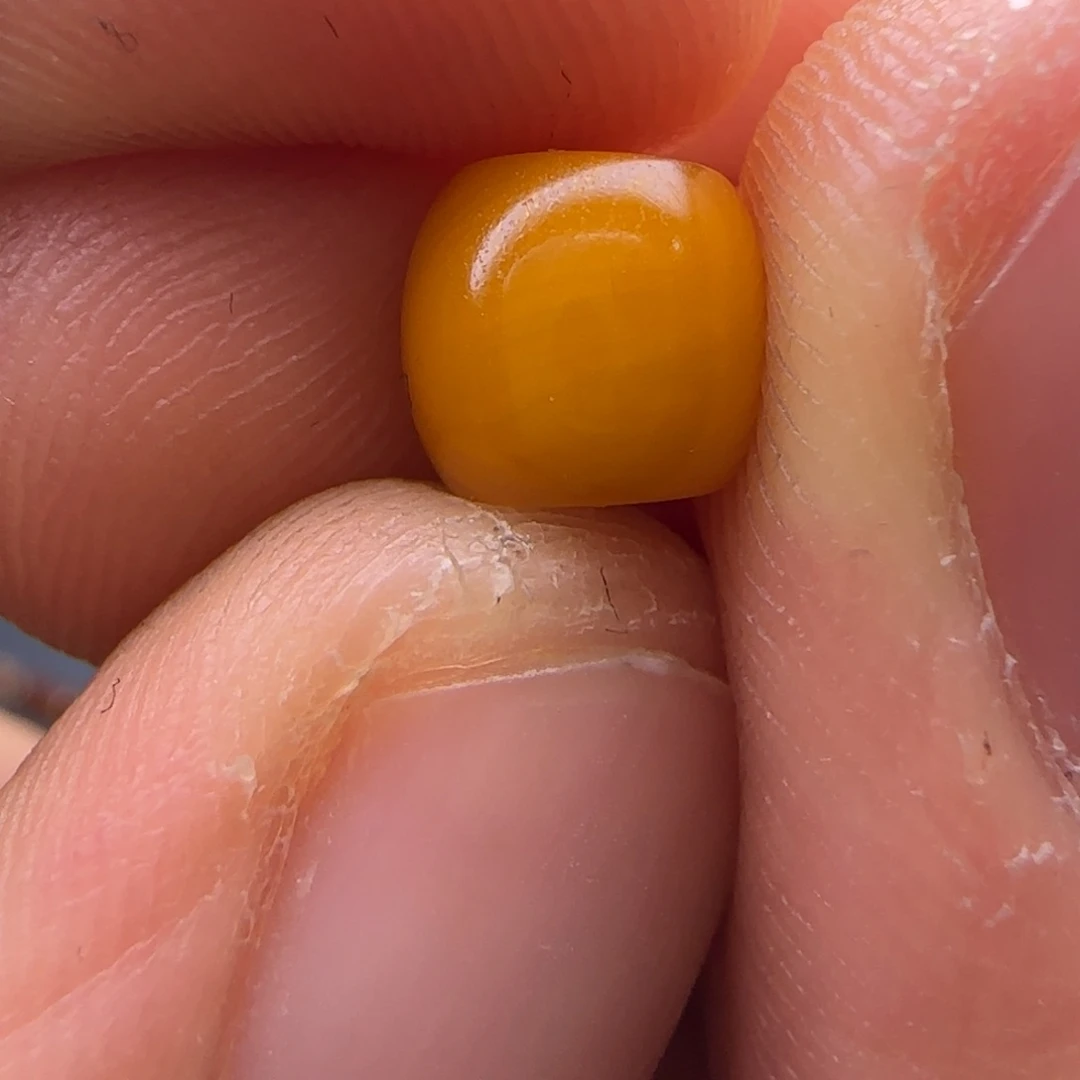 琥珀颈饰未镶嵌ghgjhjjjjjjhhh