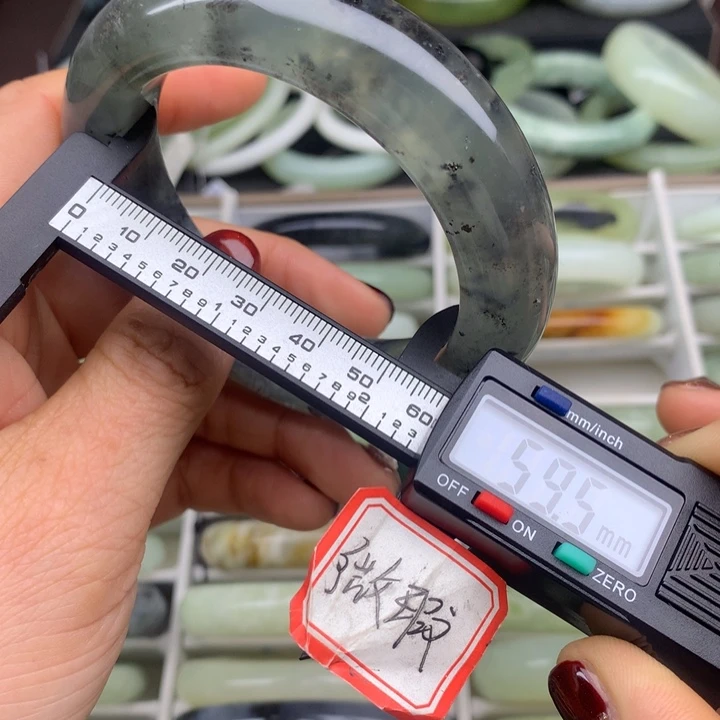 蛇纹石玉未镶嵌手镯667