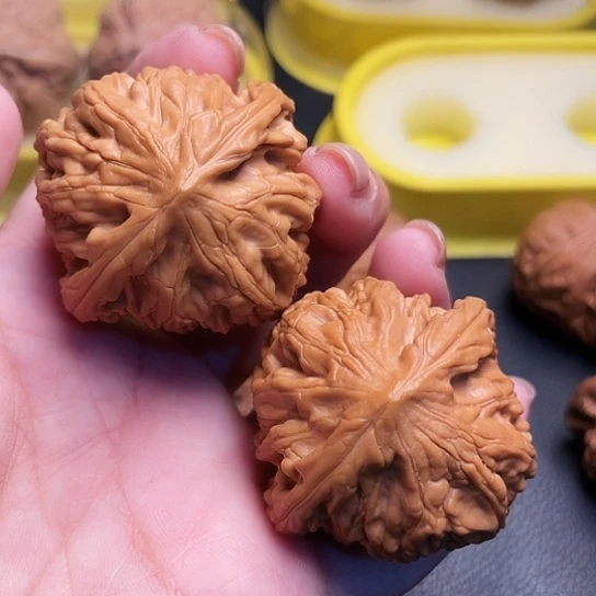 文玩核桃球形鸡心