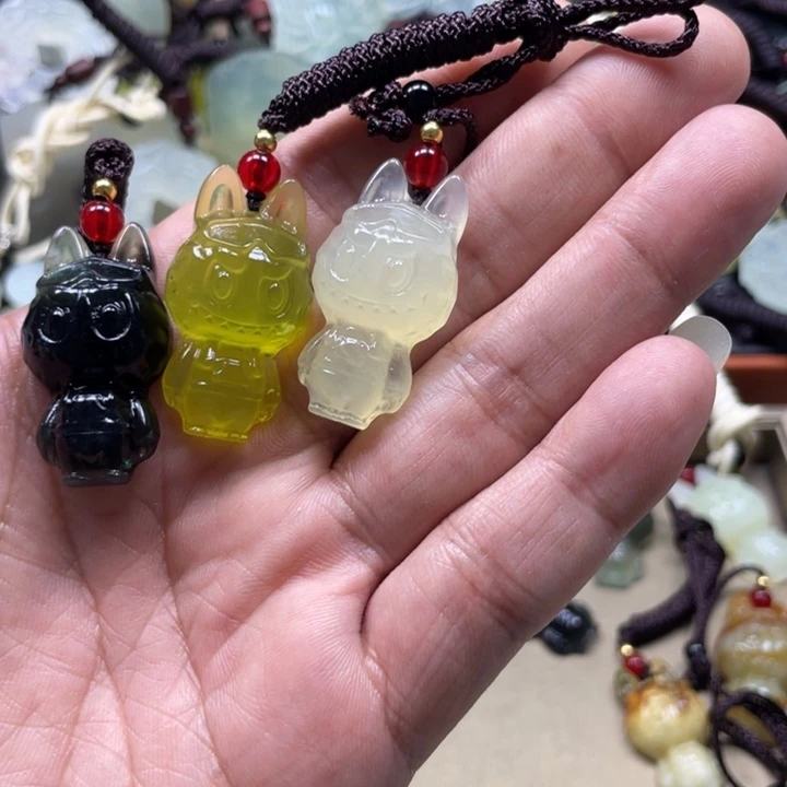 哟***吼蛇纹石玉未镶嵌颈饰