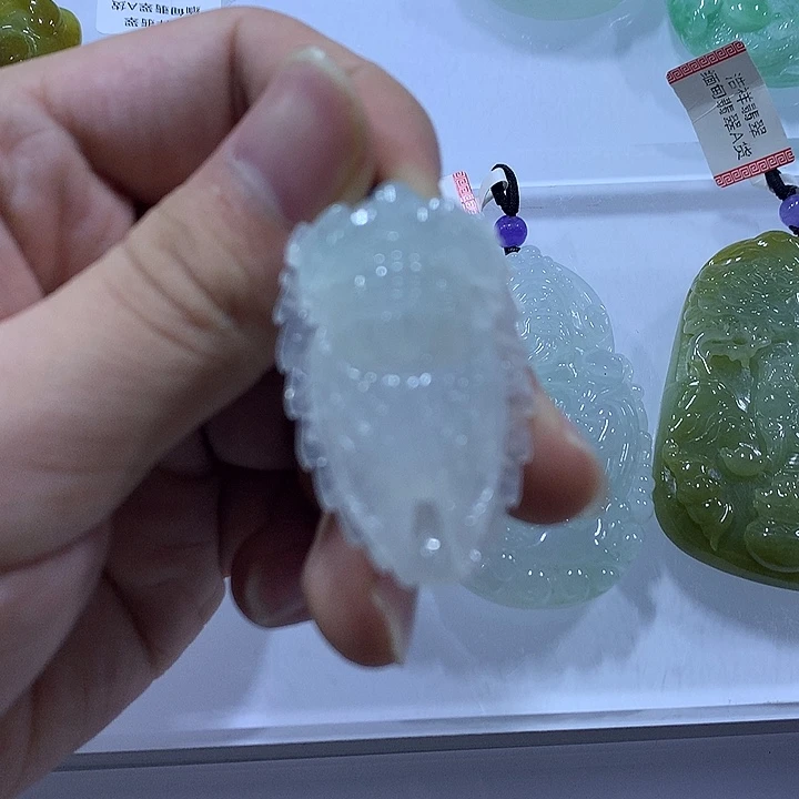 翡翠未镶嵌颈饰天然翡翠A货吊坠