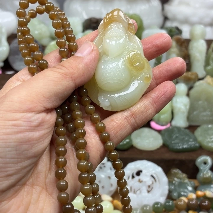 过***客和田玉未镶嵌颈饰