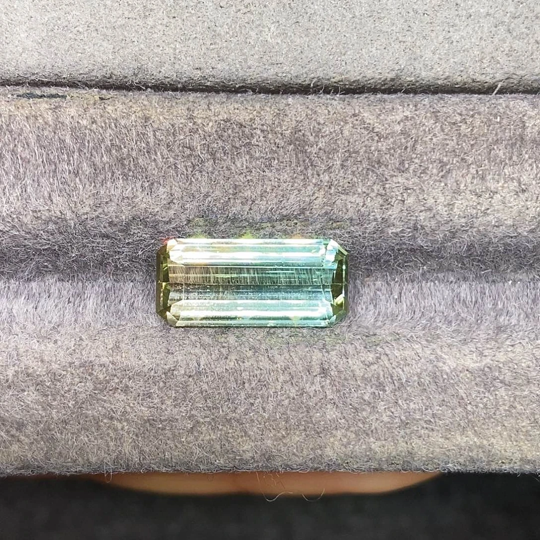 碧玺未镶嵌6.095克拉天然全净满火彩西瓜碧玺