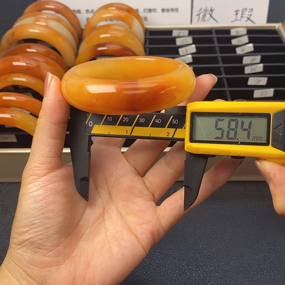 未镶嵌石英质玉（黄龙玉）手镯16号茄子山金沙老油红如血黄龙