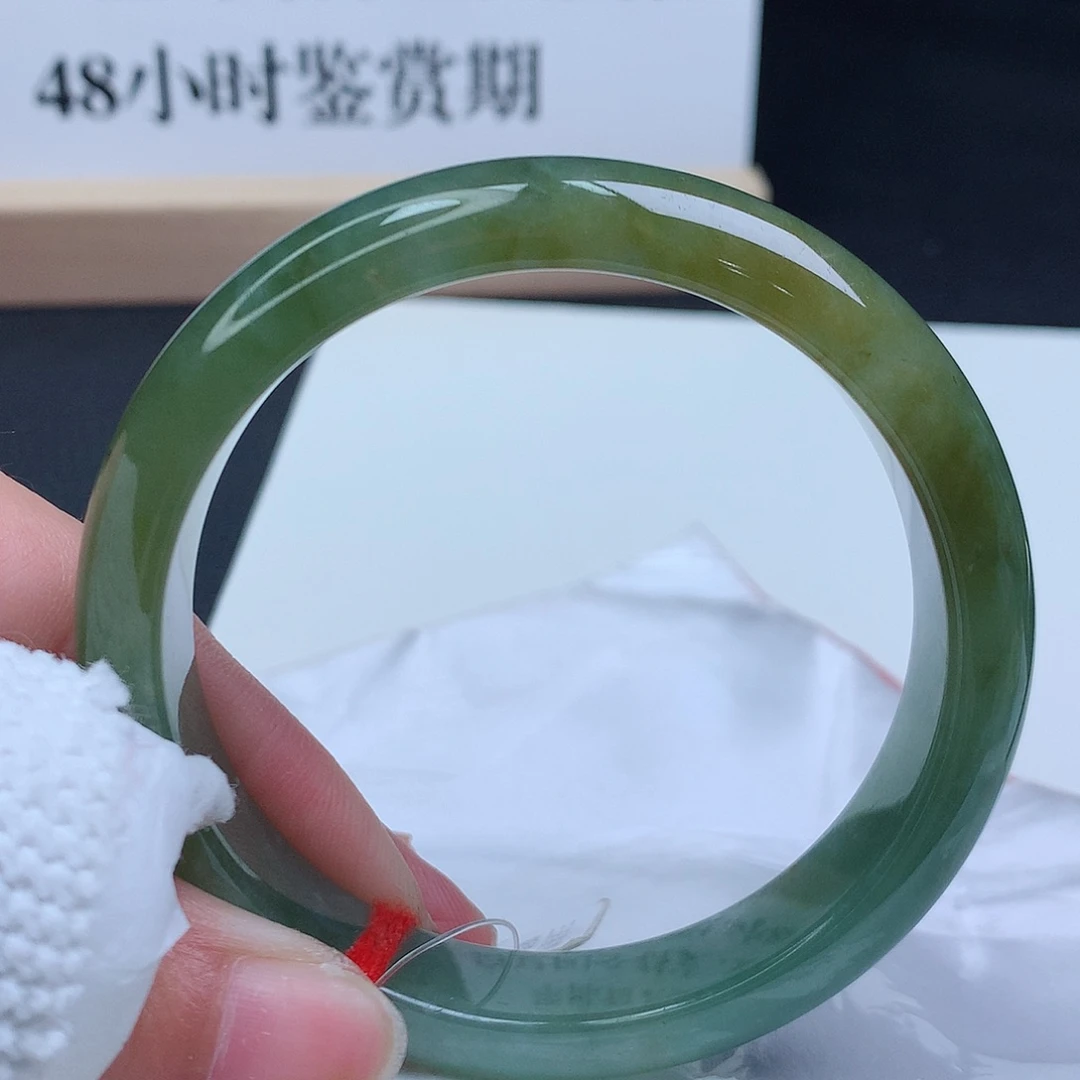 翡翠手镯未镶嵌60圈口
