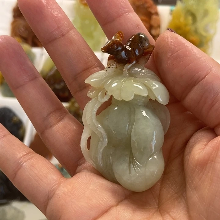 蛇纹石玉颈饰未镶嵌