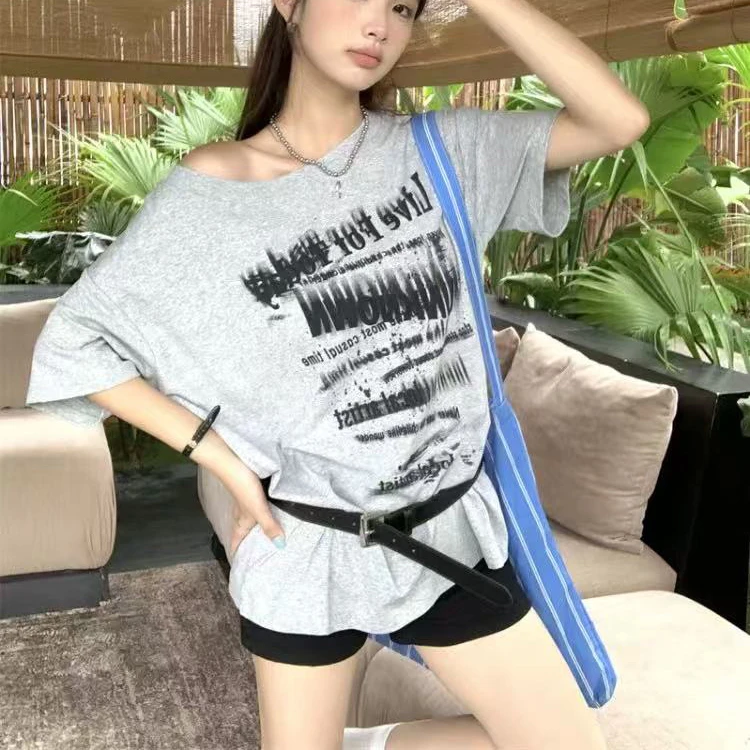 【曼曼专属 】2025新品复古字母印花斜领露肩短袖t恤女上衣+送腰带