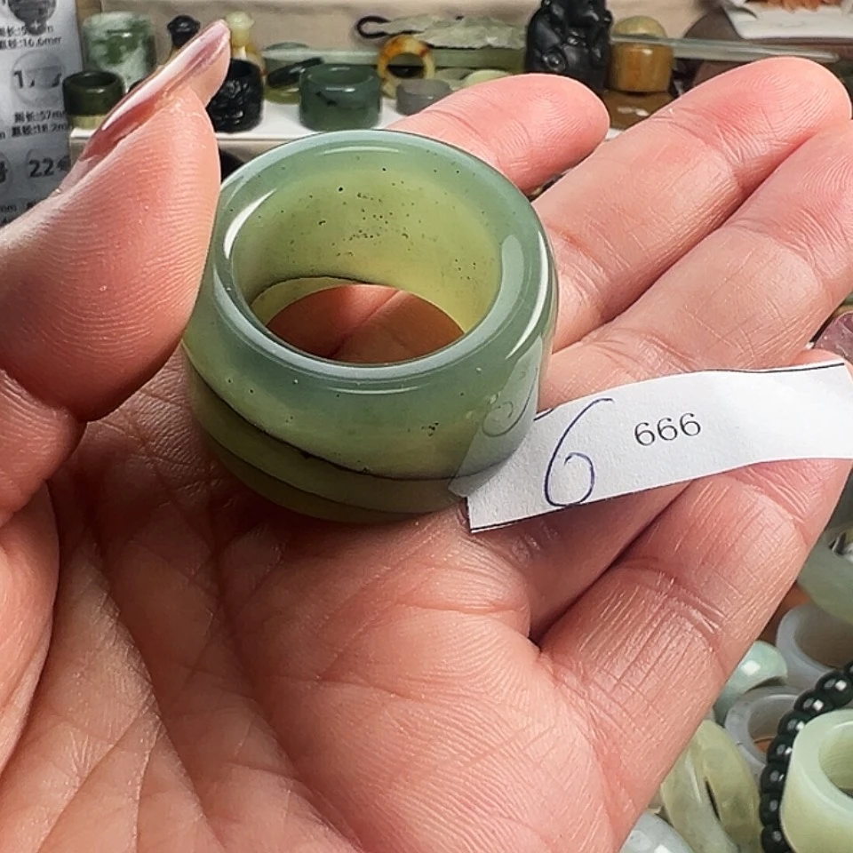 【闪购商品】未镶嵌蛇纹石玉戒指海*