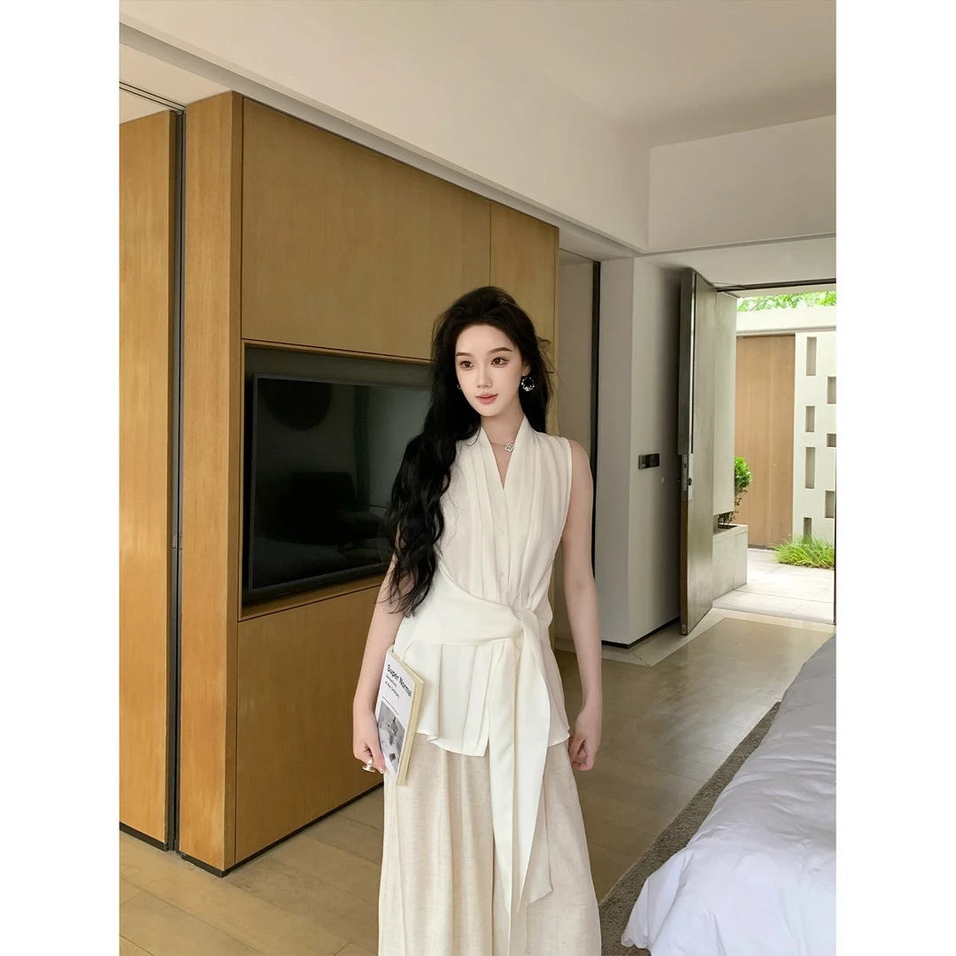 有洧Youwei【白羽系夏】白色衬衫女夏季2025新款V领马甲背心上衣