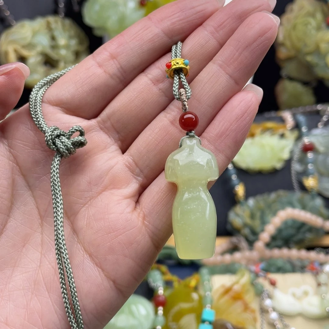 蛇纹石玉未镶嵌颈饰