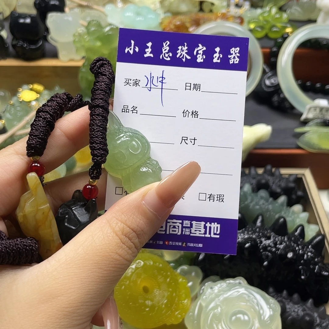 水***月未镶嵌蛇纹石玉颈饰