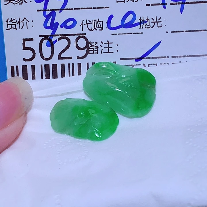 用***5翡翠未镶嵌颈饰我