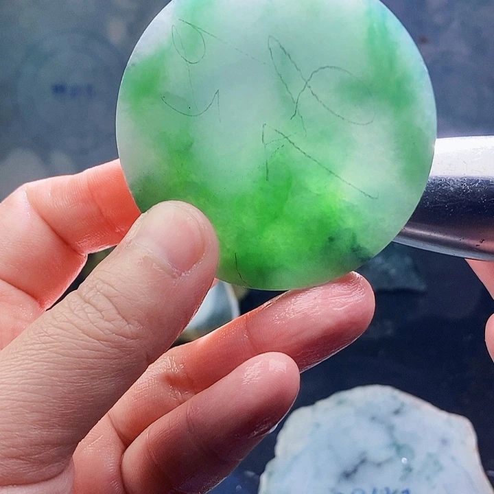 翡翠未镶嵌颈饰毛料35