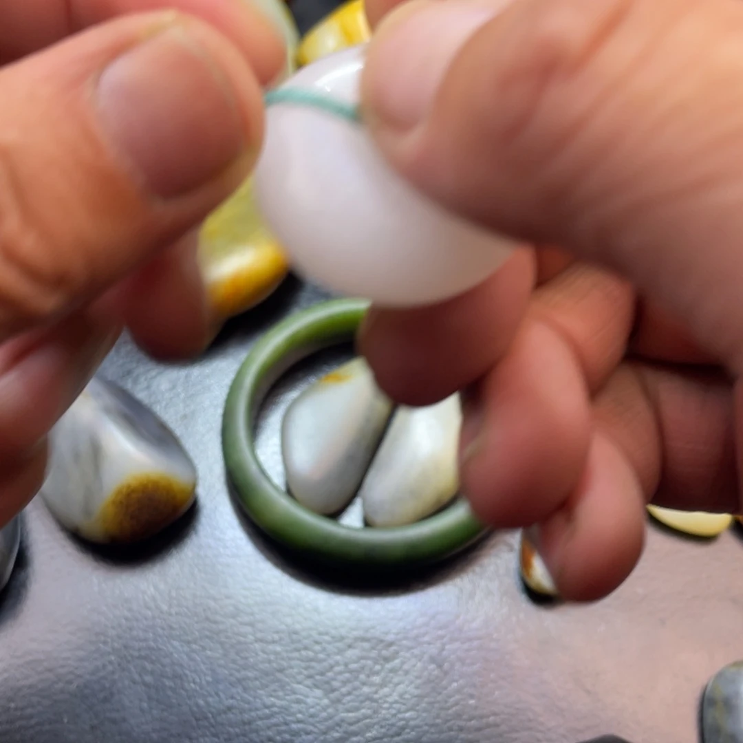 金***肉和田玉未镶嵌珠宝半成品