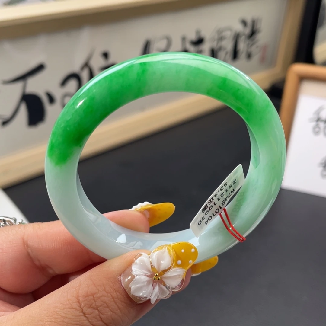 翡翠未镶嵌手镯阳绿白底青厚装手镯