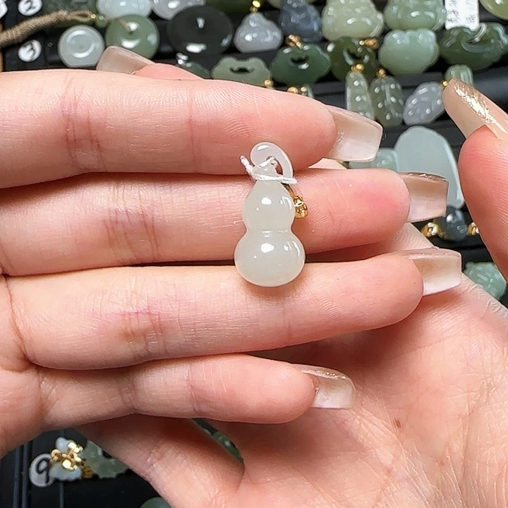 和田玉18K金镶嵌颈饰