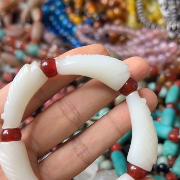 ****和田玉（糖玉）未镶嵌颈饰