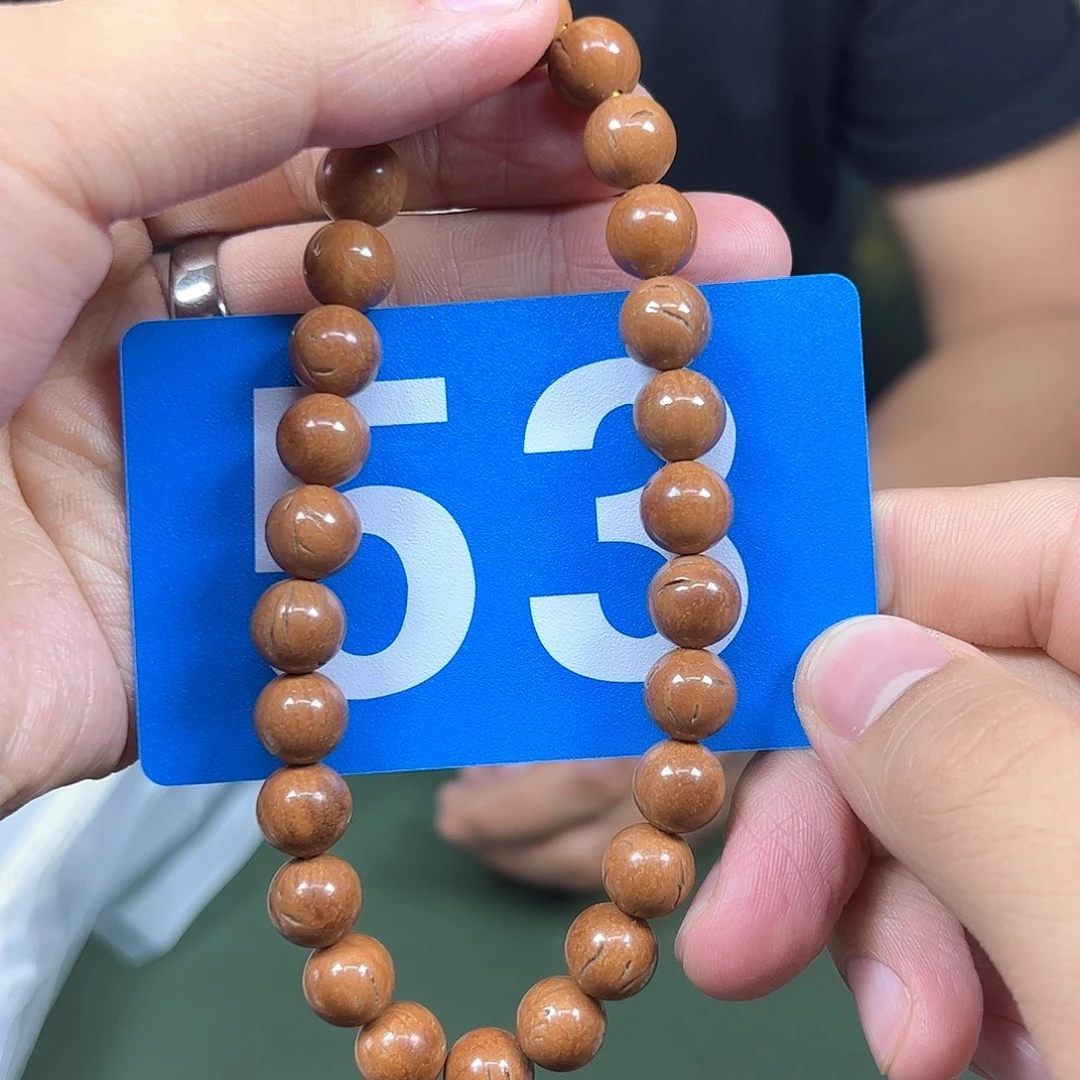 桃核吊坠10桃核手持。   53