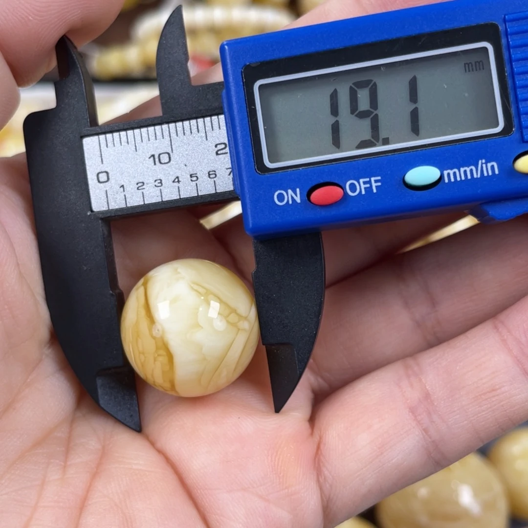 未镶嵌琥珀珠宝奇石