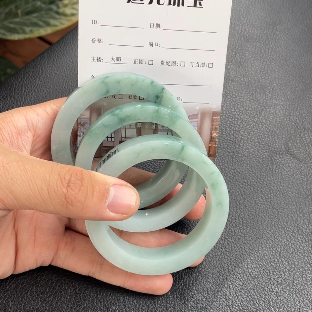 未镶嵌手镯定制翡翠爱****?