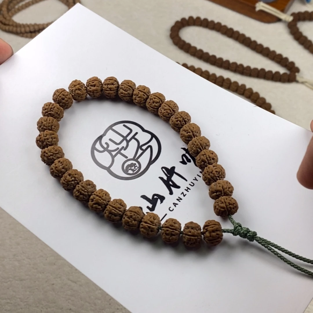 金刚菩提吊坠荣****?纯血老树王手串