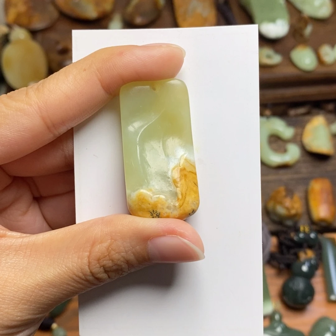 新***往岫岩河磨玉（透闪石质玉）未镶嵌颈饰