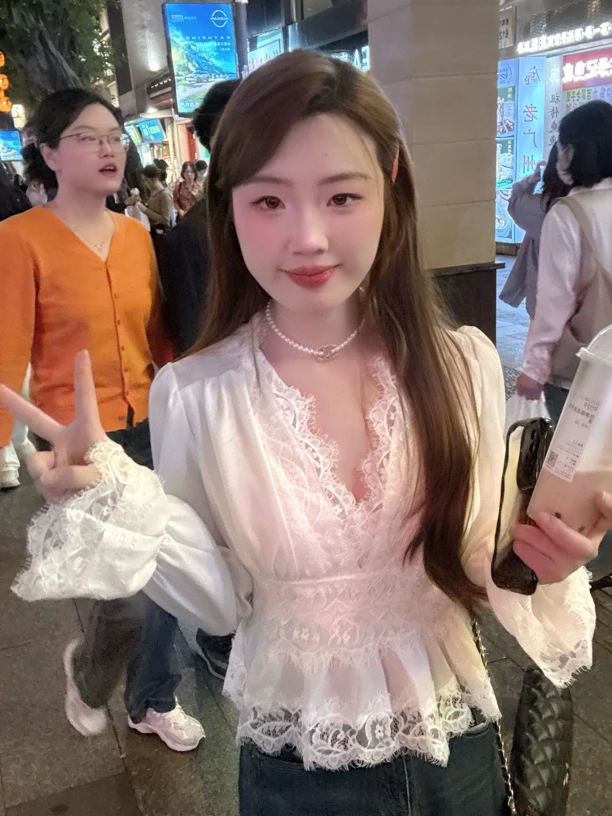 法式宫廷风蕾丝衬衫温柔设计感喇叭袖收腰小众上衣