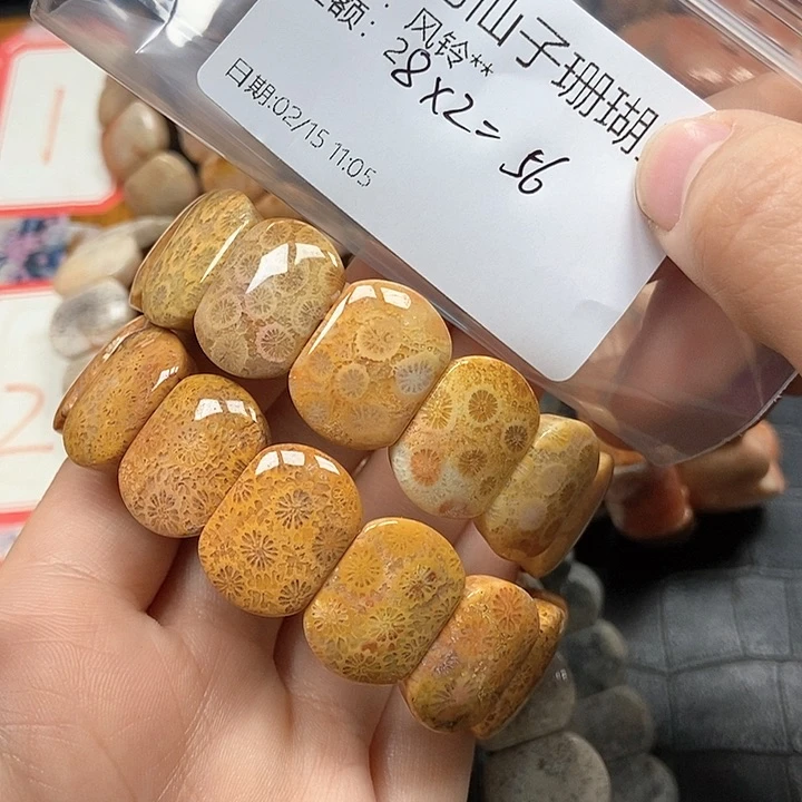 硅化珊瑚（珊瑚玉）手镯未镶嵌风**?58