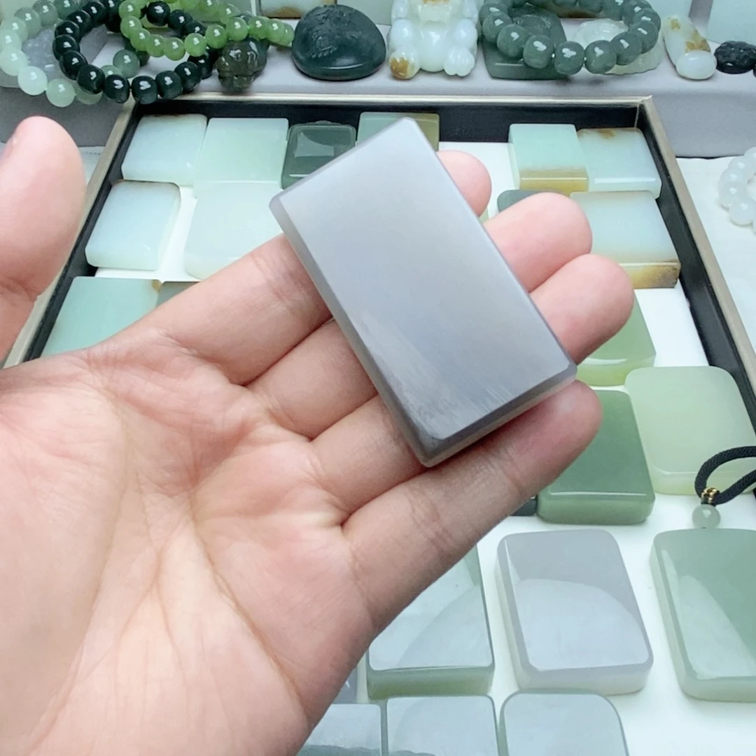 和田玉未镶嵌颈饰王*