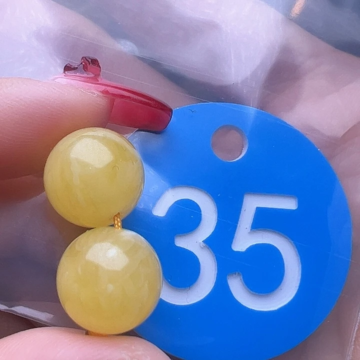 蜜蜡裸石未镶嵌10.5mm 鸡油黄 圆珠