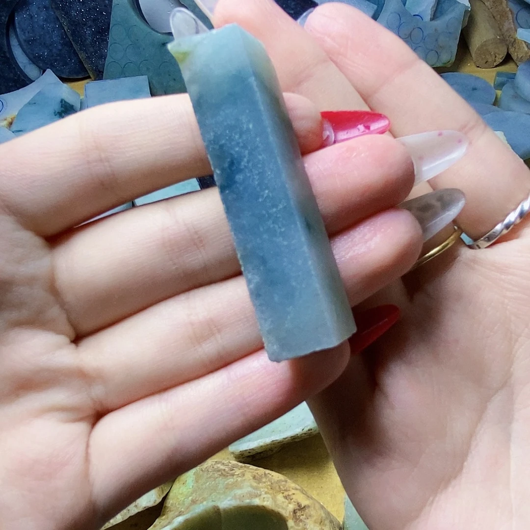 卡***卡翡翠未镶嵌颈饰翡翠