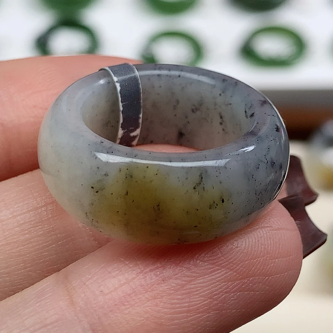 未镶嵌戒指和田玉