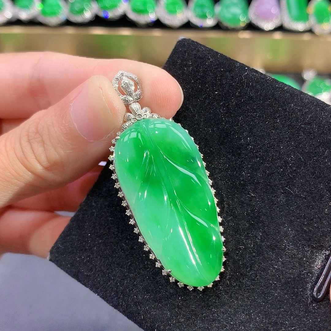 翡翠18K金镶嵌颈饰