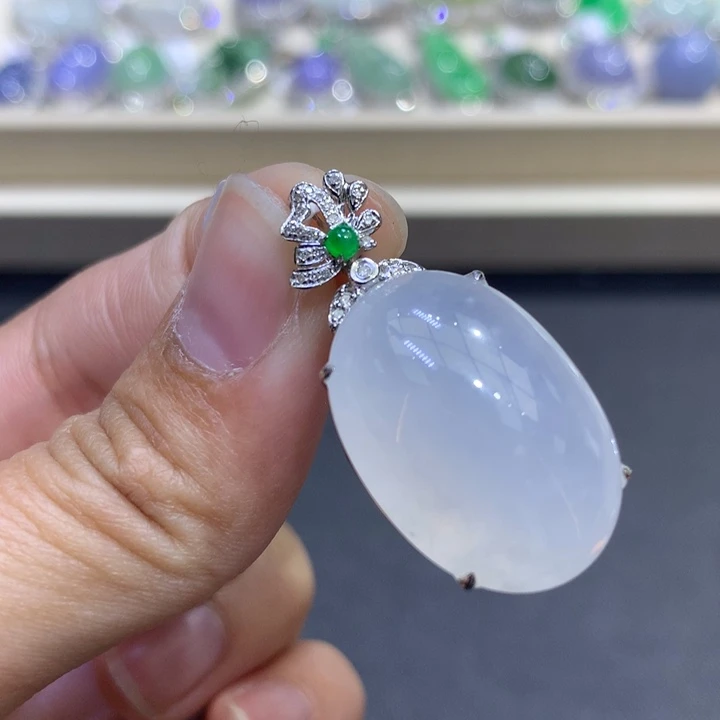 翡翠颈饰18K金镶嵌翡翠