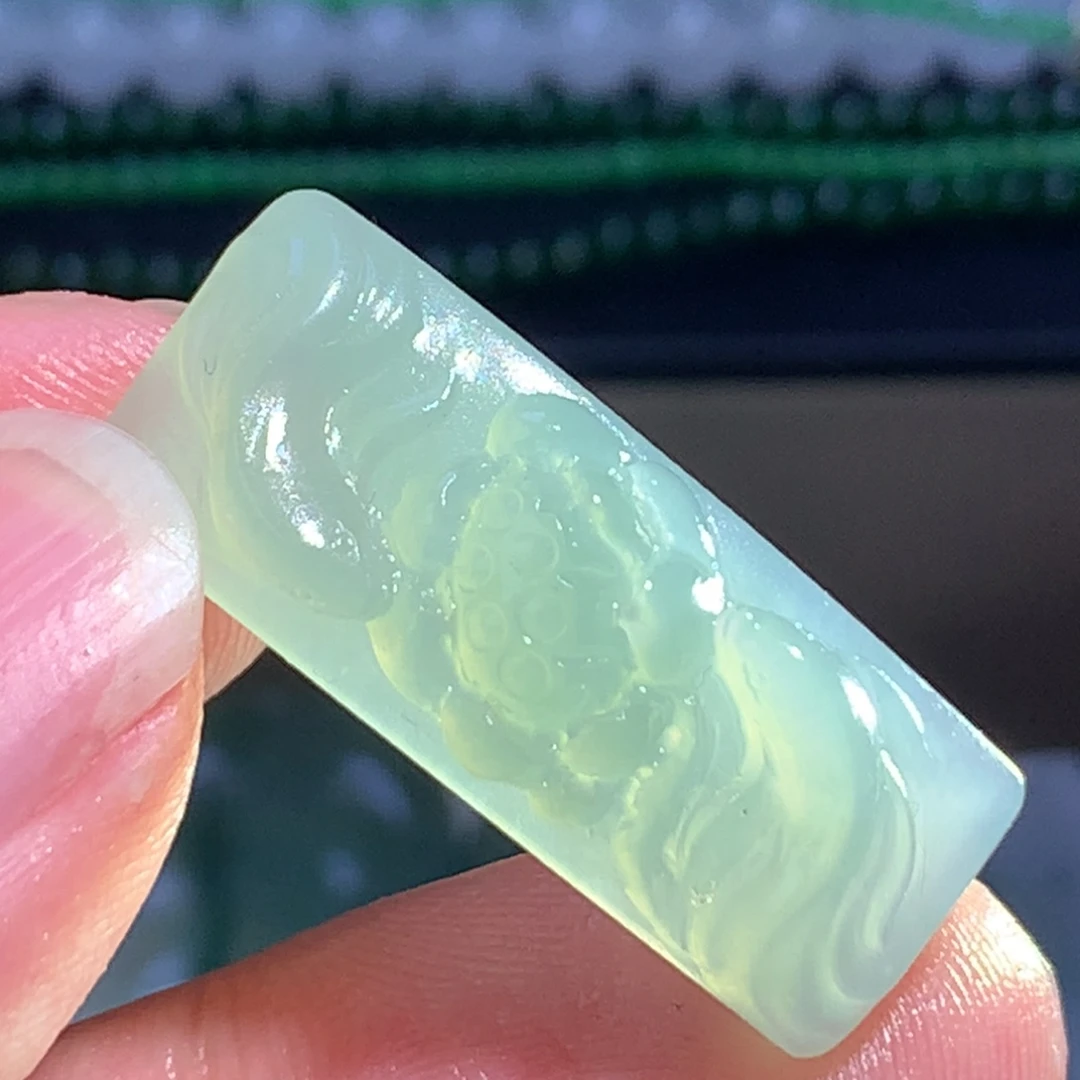 定制翡翠未镶嵌莲花手牌