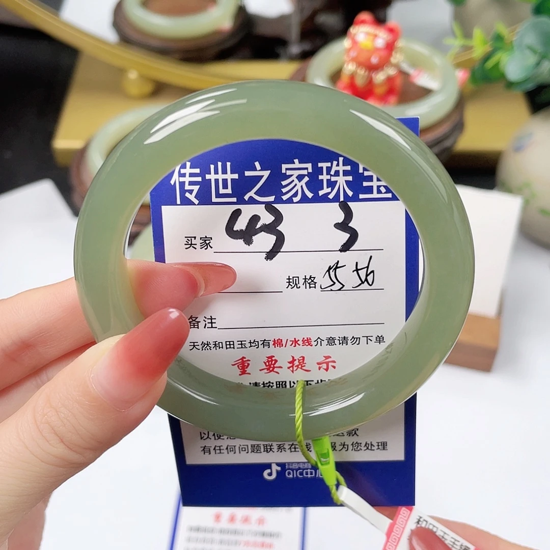 和田玉未镶嵌手镯