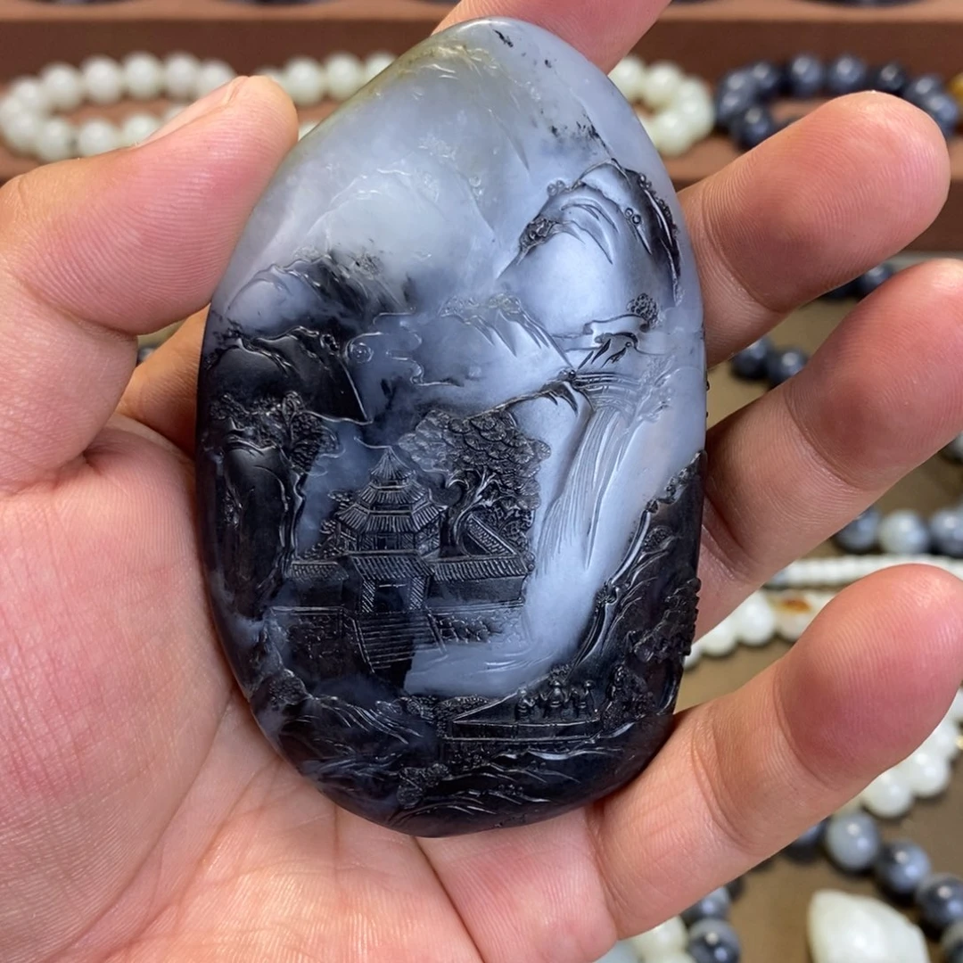 和田玉未镶嵌把件