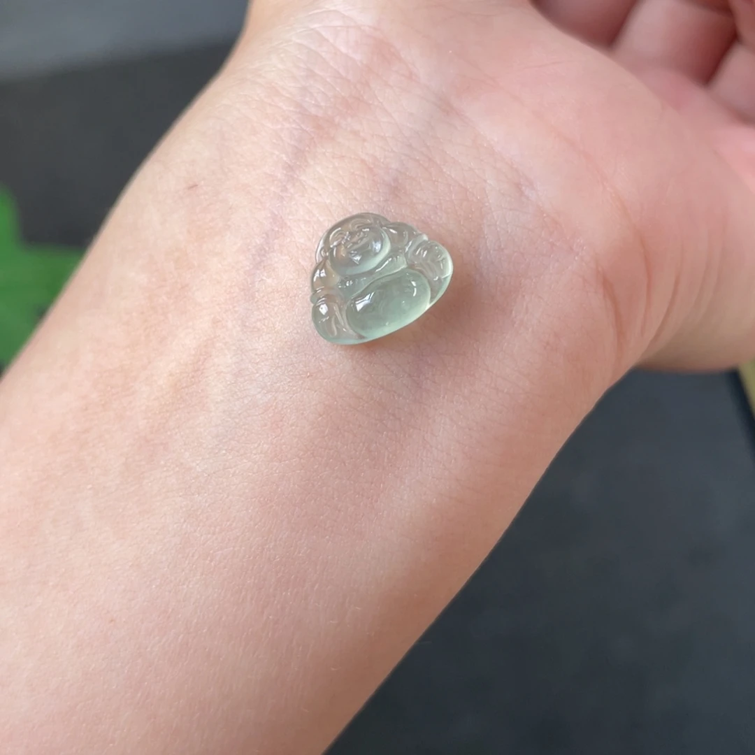 翡翠未镶嵌颈饰佛公