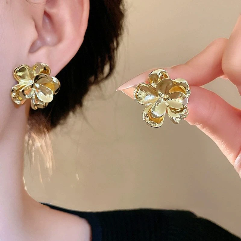 合金耳饰 夸张复古气质金色花朵耳钉新款高级小众独特方圆脸耳饰