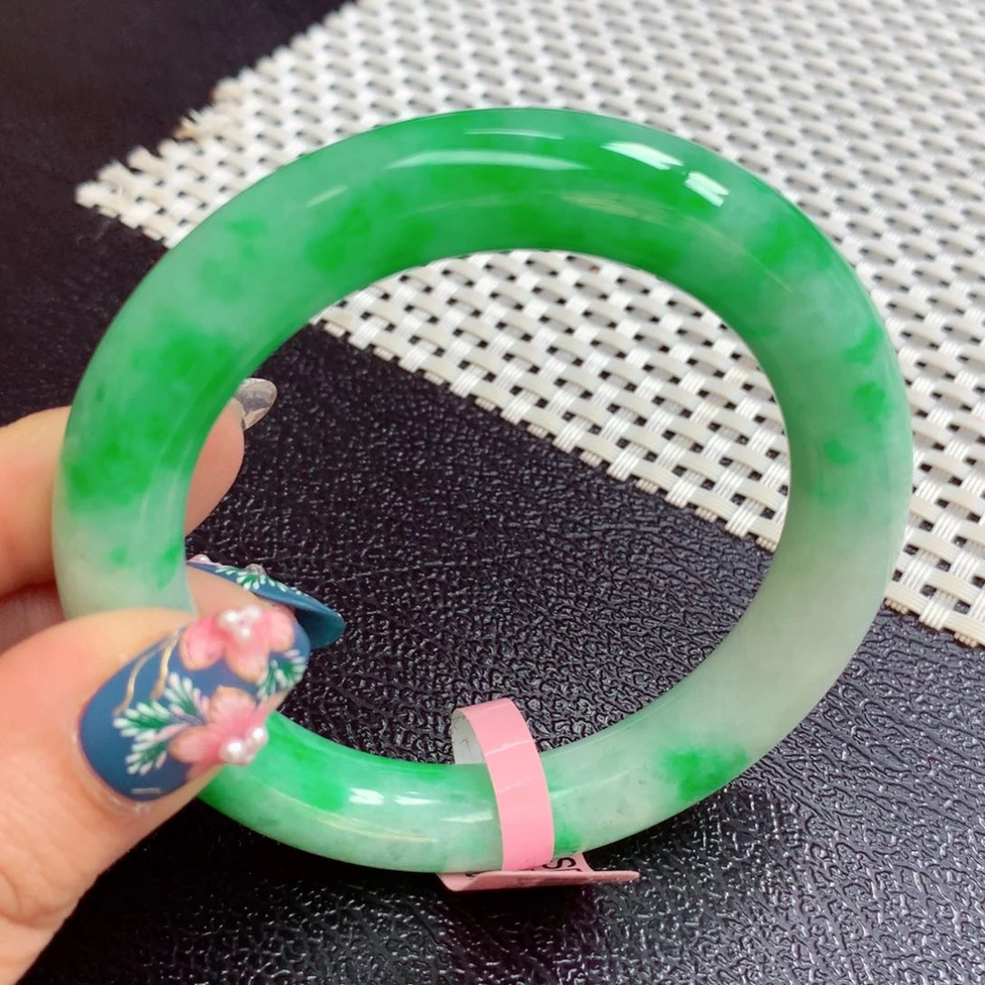 翡翠手镯未镶嵌缅甸