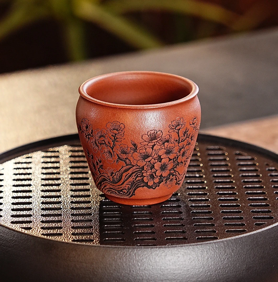 025 原矿底槽青泥料刻绘暗香梅花主人杯宜兴紫砂茶具