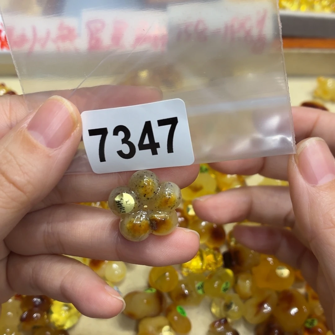 人***头琥珀未镶嵌珠宝奇石