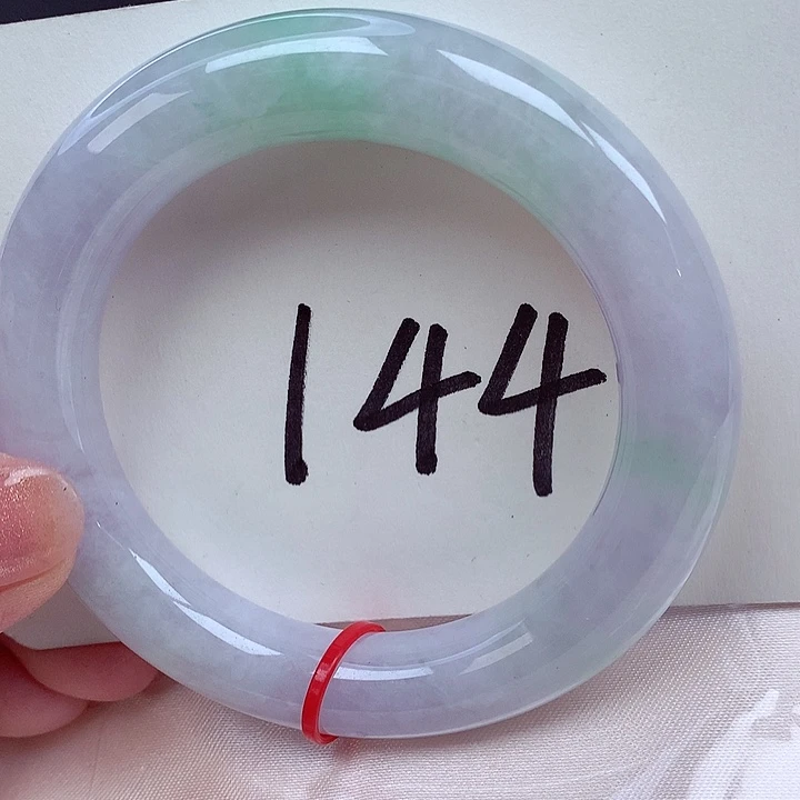 翡翠手镯未镶嵌翡翠