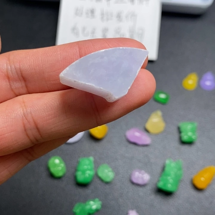 嘉***嘉翡翠未镶嵌颈饰挂件